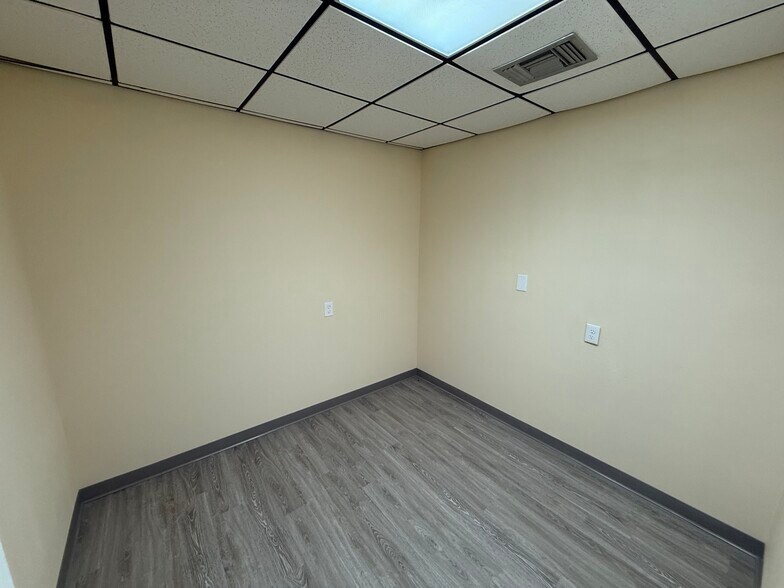 9030 W Fort Island Trl, Crystal River, FL à vendre - Photo du bâtiment - Image 2 de 6