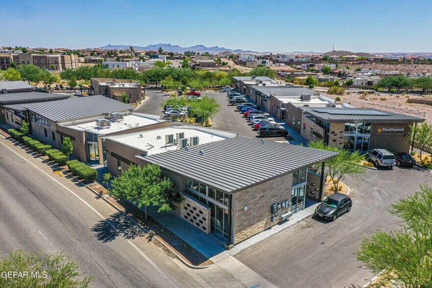 6301 Northern Pass Dr, El Paso, TX à vendre - Photo du bâtiment - Image 2 de 35
