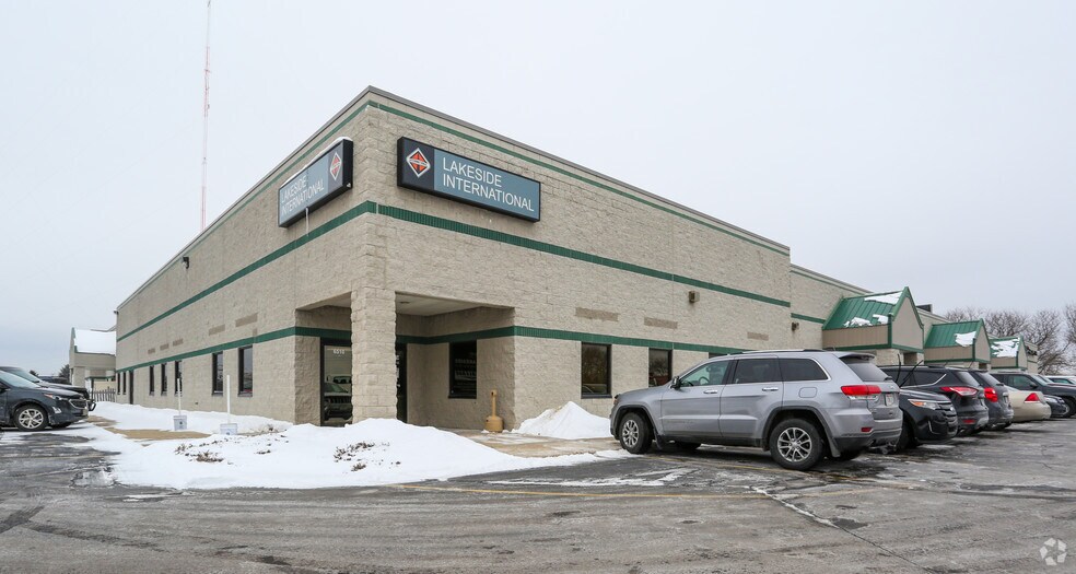 6510 Aurora Rd, West Bend, WI à louer - Photo du bâtiment - Image 1 de 3
