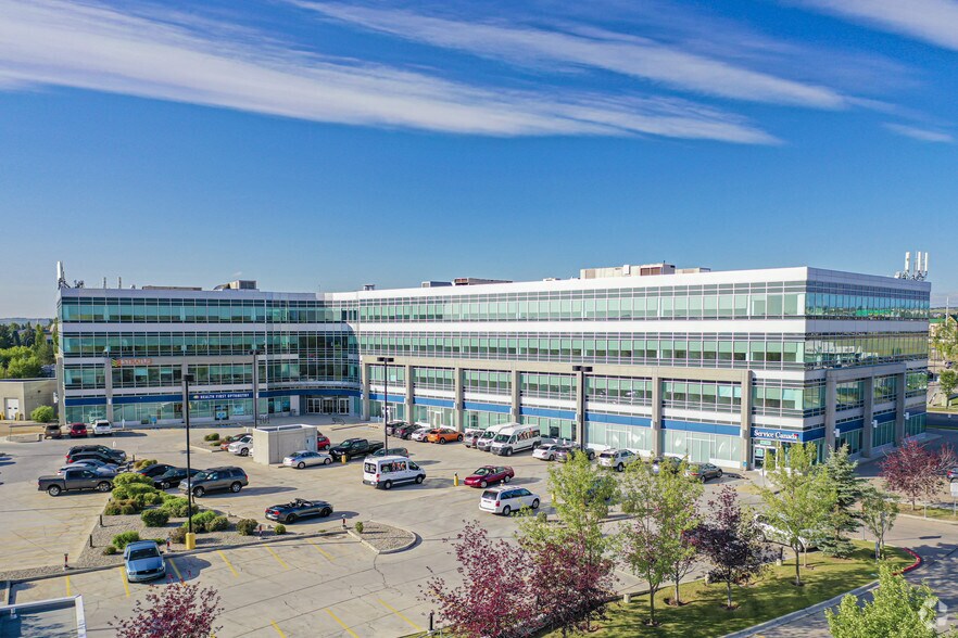 23 Sunpark Dr SE, Calgary, AB à louer - Photo du bâtiment - Image 2 de 10