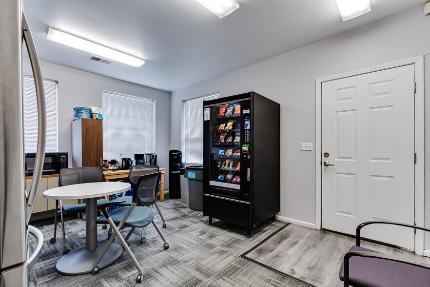 4224 W 7th Ave, Eugene, OR à louer - Photo du bâtiment - Image 3 de 13