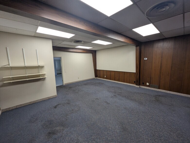 502 War Memorial dr, Peoria, IL à vendre - Photo du bâtiment - Image 2 de 12