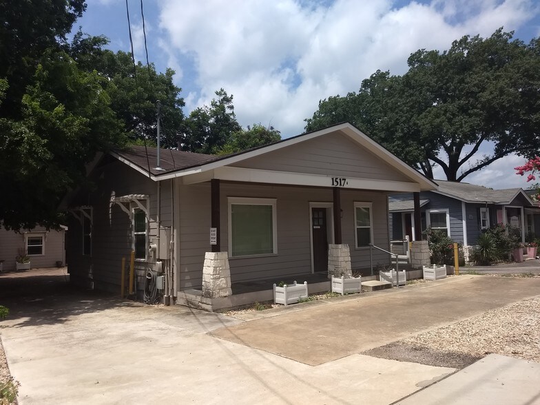 1517 W Koenig Ln, Austin, TX à louer - Photo du bâtiment - Image 2 de 14