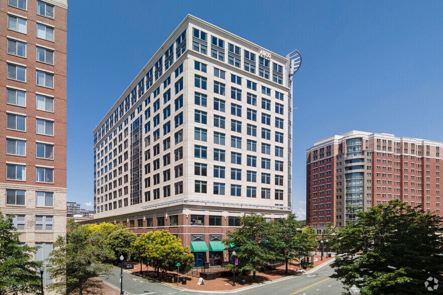 2318 Mill Rd, Alexandria, VA à louer - Photo du bâtiment - Image 2 de 4