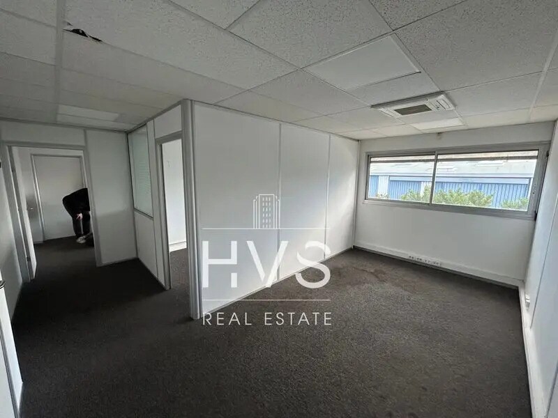 Office in Aix-en-Provence for lease Building Photo- Image 1 of 4