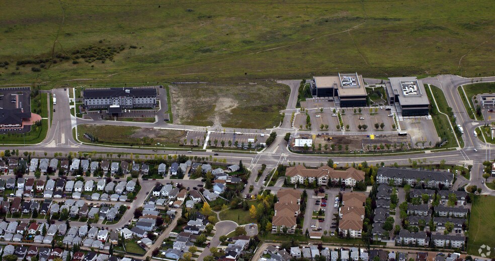 333 96 Ave NE, Calgary, AB à vendre - Photo du bâtiment - Image 1 de 1