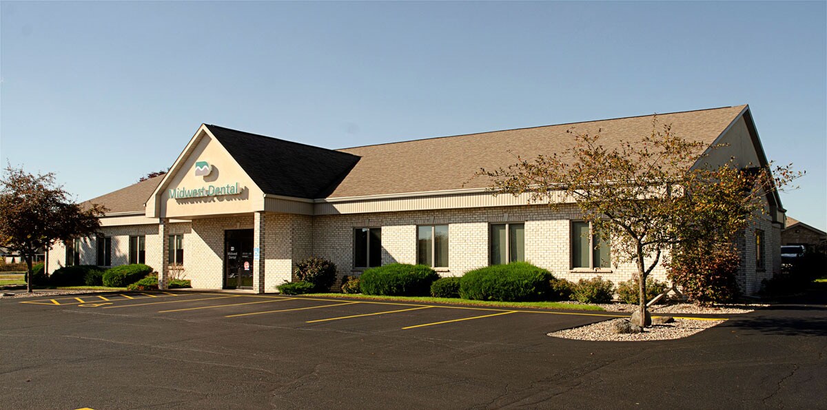 5793 W Grande Market Dr, Appleton, WI for lease Building Photo- Image 1 of 2