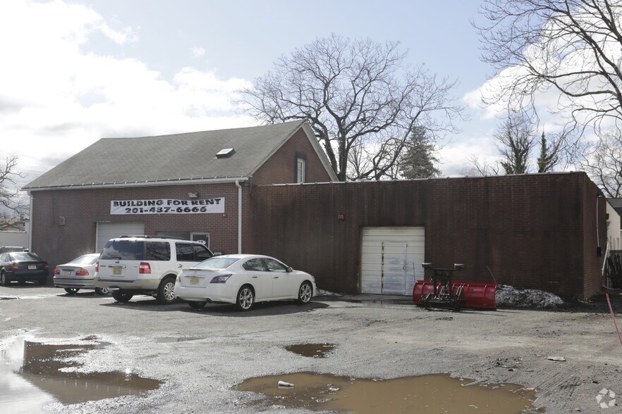 17 Voorhis Ln, Hackensack, NJ à vendre - Photo du bâtiment - Image 1 de 5