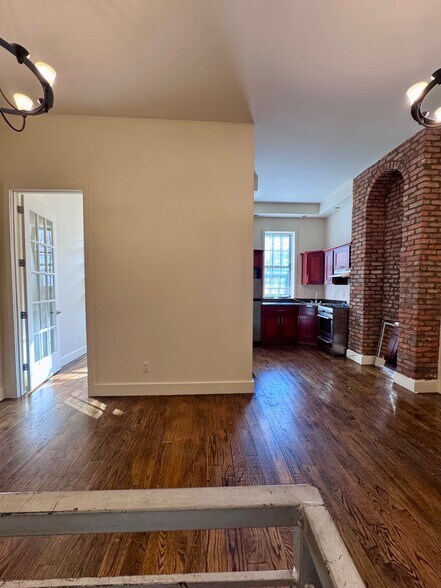 237 Jefferson St, Brooklyn, NY à louer - Photo du bâtiment - Image 2 de 11