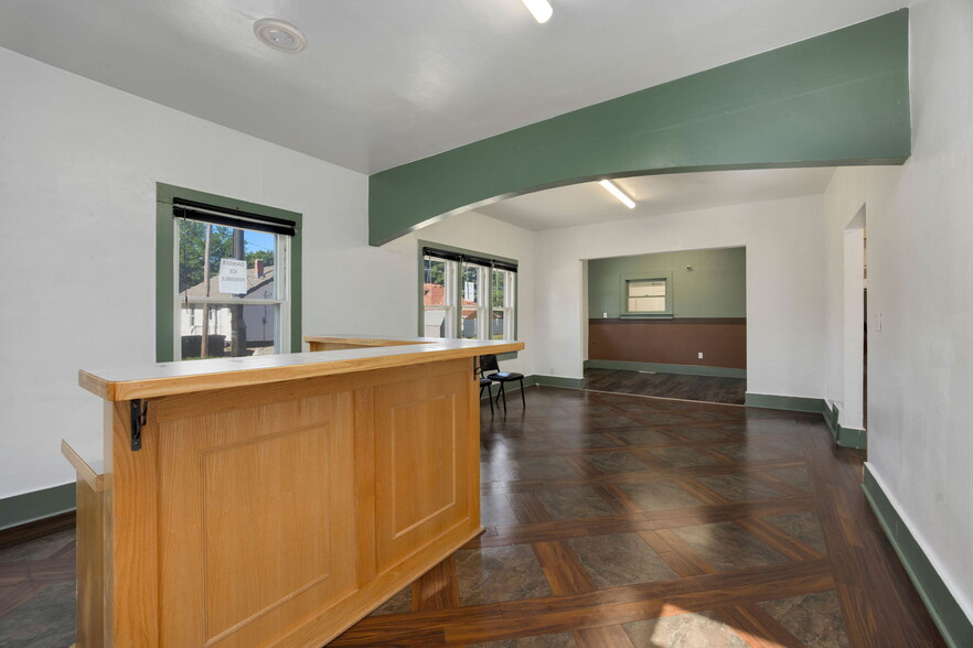 1021 N Lincoln Ave, Loveland, CO for sale - Interior Photo - Image 3 of 15