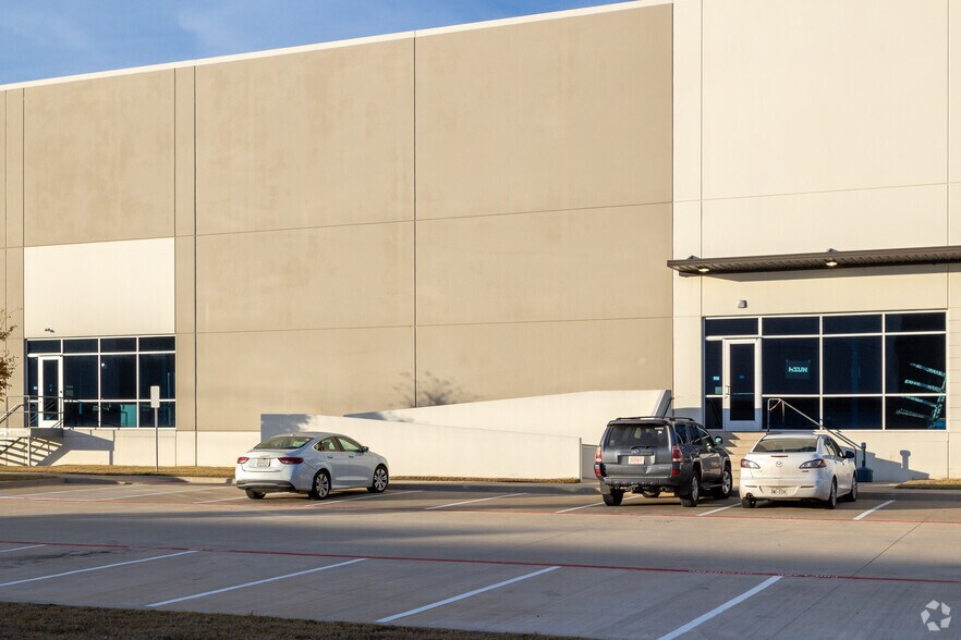 1250 Wattley Way, McKinney, TX à louer - Photo du bâtiment - Image 3 de 4