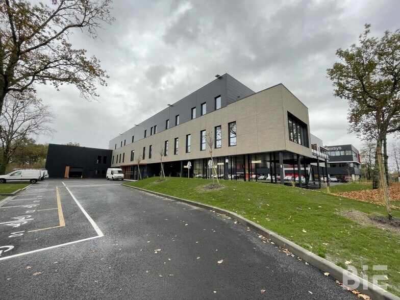 Flex dans Mérignac à louer - Photo du bâtiment - Image 2 de 12
