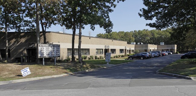 Plus de détails pour 12 Technology Dr, East Setauket, NY - Bureau à louer