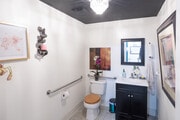 Welcoming Bathroom Space | C-1