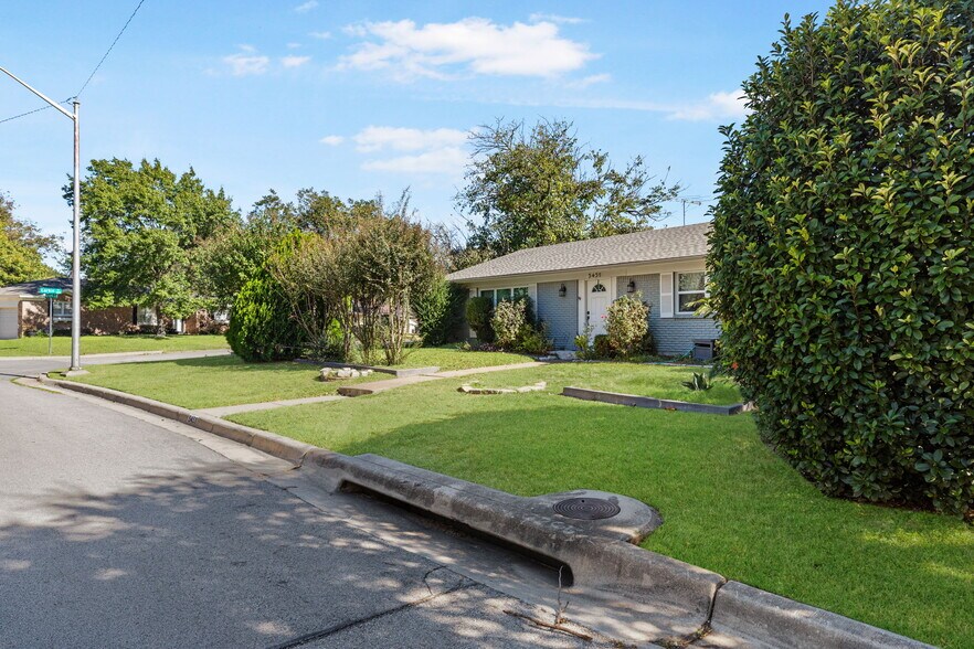 2829 Larkin Ave, Fort Worth, TX à vendre - Photo du bâtiment - Image 2 de 3