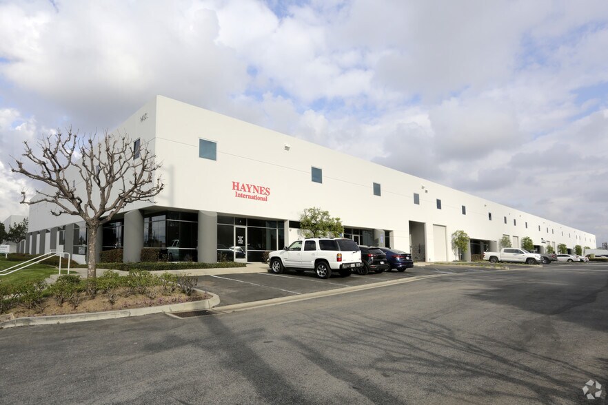 14101 Rosecrans Ave, La Mirada, CA à louer - Photo du bâtiment - Image 3 de 8