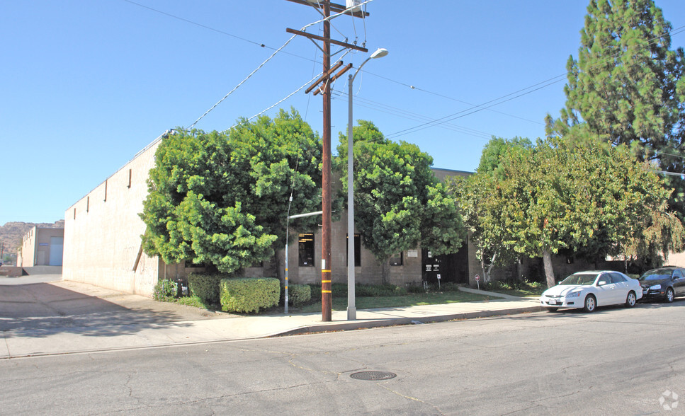 9749 Variel Ave, Chatsworth, CA for lease - Primary Photo - Image 1 of 17