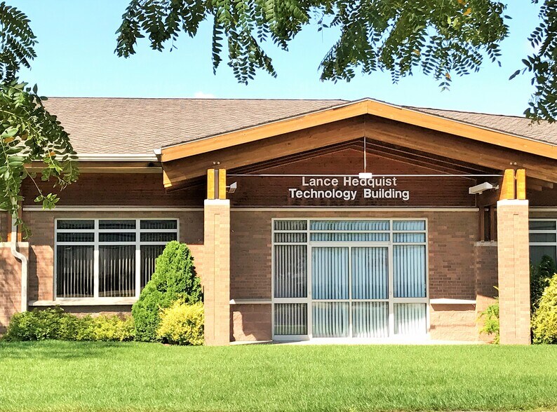 3309 Daniels Ln, South Sioux City, NE à vendre - Photo du bâtiment - Image 2 de 2