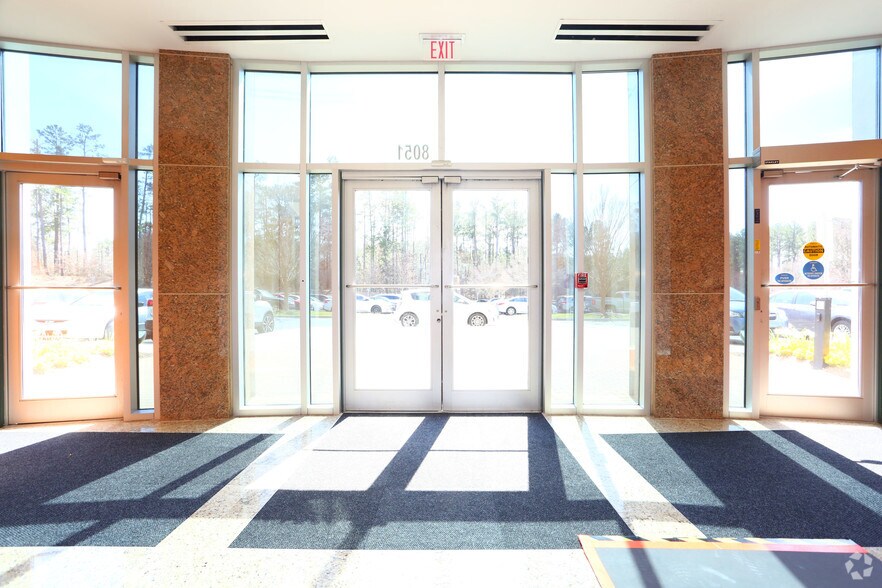 8051 Arco Corporate Dr, Raleigh, NC à louer - Photo intérieure - Image 2 de 4