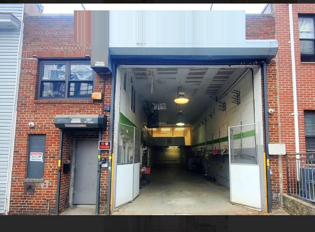 137 18th St, Brooklyn, NY for lease Interior Photo- Image 1 of 5