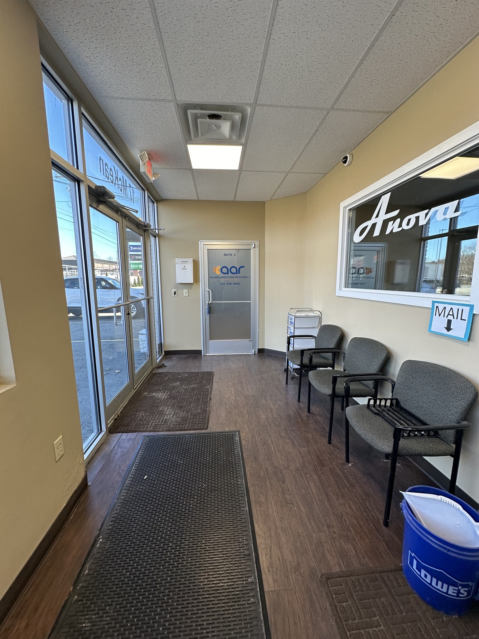 17 McKean Ave, Charleroi, PA for lease Interior Photo- Image 1 of 5