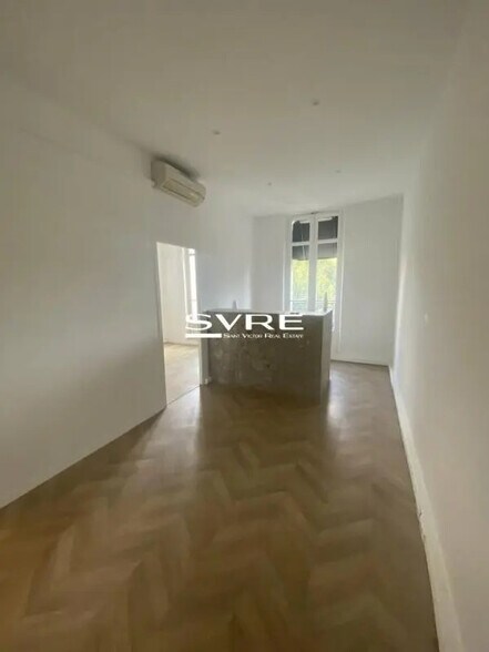 Office in Marseille for lease - Interior Photo - Image 2 of 9