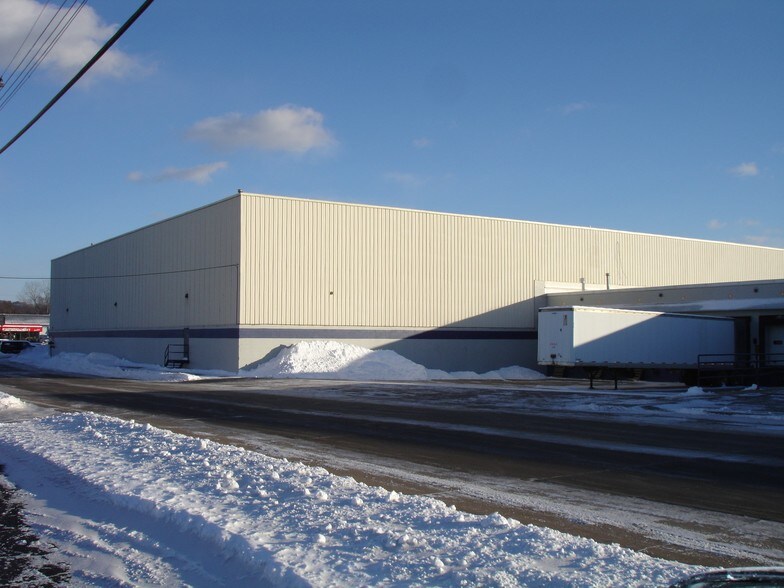 322 Causeway Blvd, La Crosse, WI à louer - Photo du bâtiment - Image 2 de 2