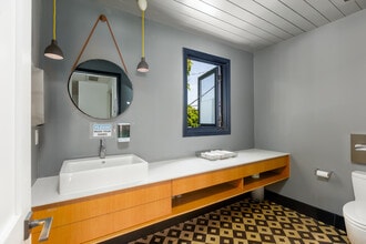 1746 Abbot Kinney Blvd, Venice, CA for lease Interior Photo- Image 2 of 8