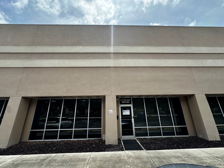 14175 Icot Blvd, Clearwater, FL for lease - Building Photo - Image 2 of 20