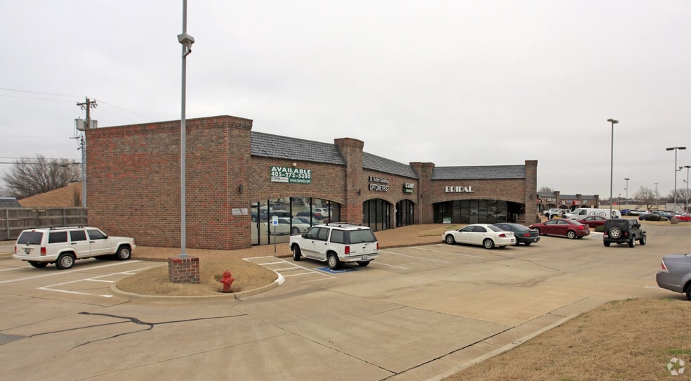 6401 NW Expressway, Oklahoma City, OK à louer - Photo du bâtiment - Image 3 de 3