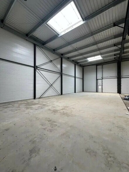 2 Avenue Du Noyer À La Malice, Louvres for sale - Building Photo - Image 1 of 13