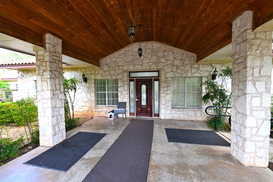 6200 UTSA Blvd, San Antonio, TX for lease - Building Photo - Image 2 of 25