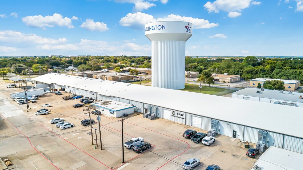 915 W Mayfield Rd, Arlington, TX à louer - Photo du bâtiment - Image 3 de 5