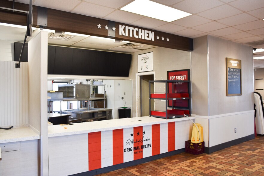 7902 University Ave, Lubbock, TX à louer - Photo du bâtiment - Image 2 de 23