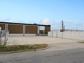 101 45th St, Corpus Christi, TX for lease Interior Photo- Image 1 of 11