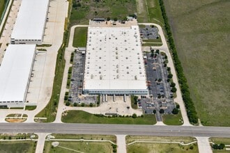 1611 Clovis Barker Rd, San Marcos, TX à louer Photo du bâtiment- Image 1 de 5