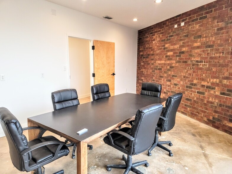 1583 S 1st St, Abilene, TX for sale - Interior Photo - Image 2 of 22