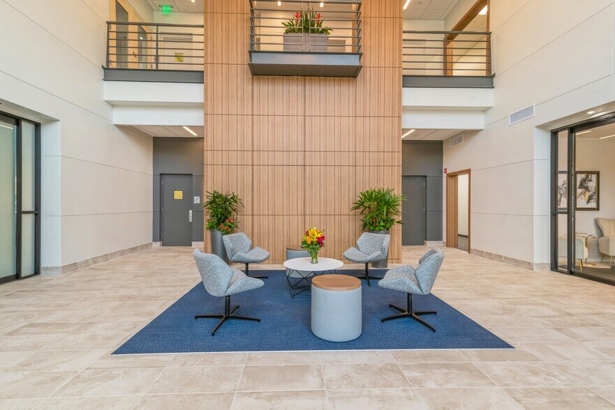 702 Oberlin Rd, Raleigh, NC à louer - Photo du bâtiment - Image 2 de 12