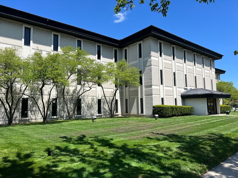 20500 Eureka Rd, Taylor, MI à louer - Photo du bâtiment - Image 3 de 7