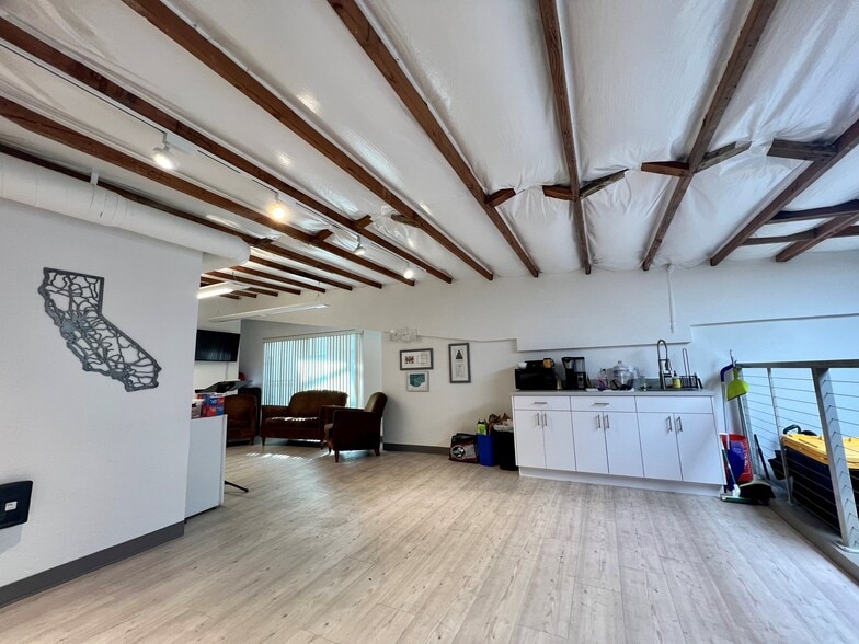 104 W Anapamu St, Santa Barbara, CA for lease - Interior Photo - Image 3 of 24