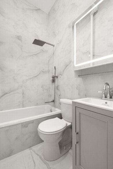 4 W 90th St, New York, NY à vendre - Photo du bâtiment - Image 3 de 17