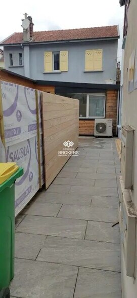 Office in Grenoble for lease - Building Photo - Image 3 of 17