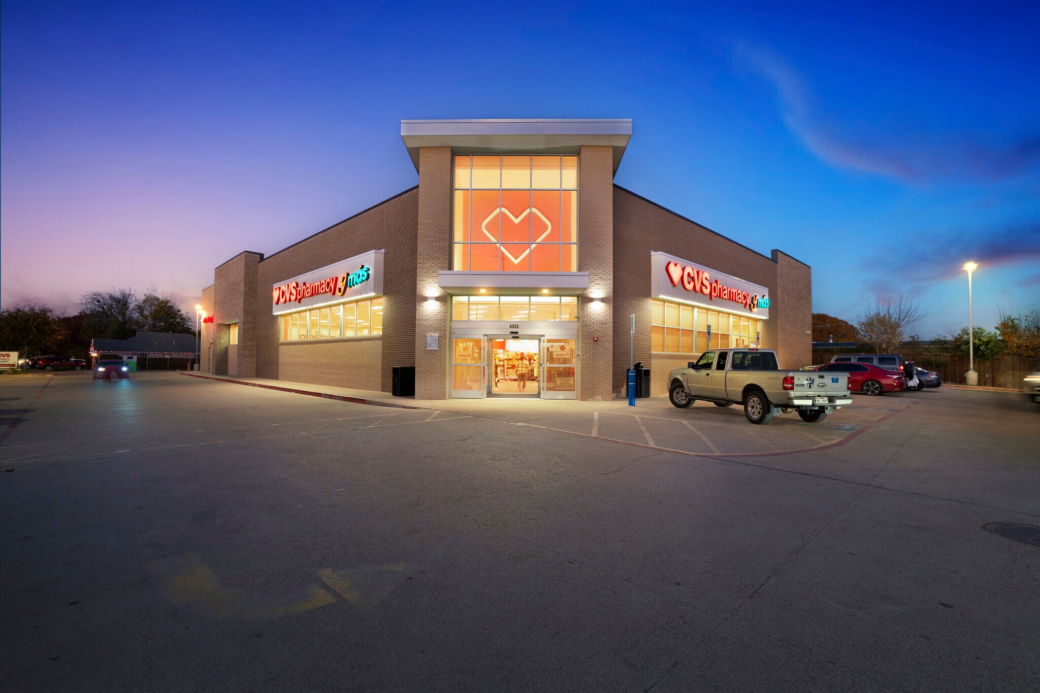 4333 W Jefferson Blvd, Dallas, TX for sale Building Photo- Image 1 of 1