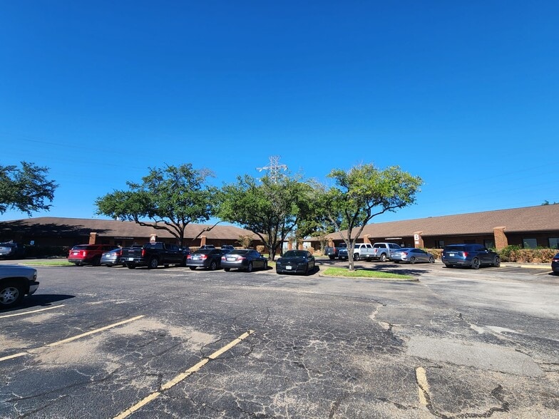 15055 East Fwy, Channelview, TX à louer - Photo du bâtiment - Image 3 de 9