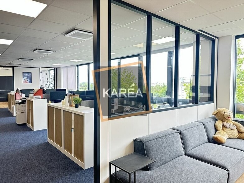 Office in Chessy for lease - Building Photo - Image 3 of 5