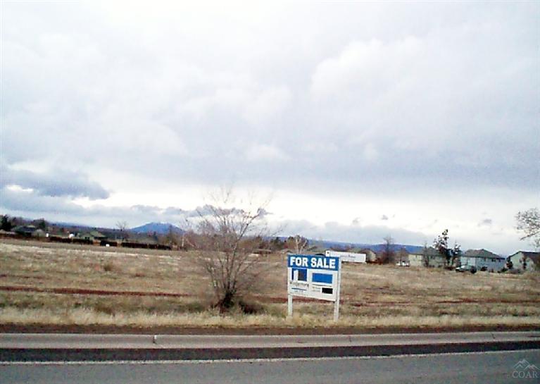 2375 N HWY 97, Redmond, OR à louer - Photo du bâtiment - Image 2 de 8