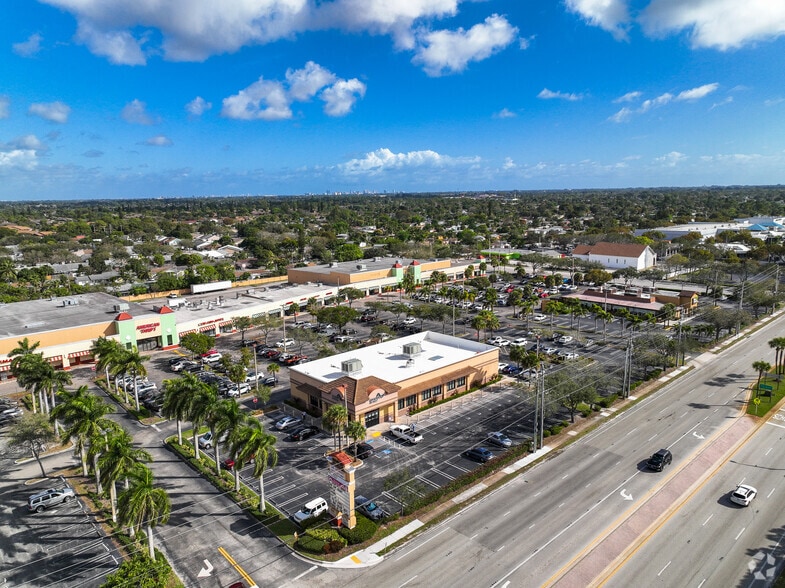 5815-5889 Lake Worth Rd, Greenacres, FL for lease - Primary Photo - Image 1 of 7