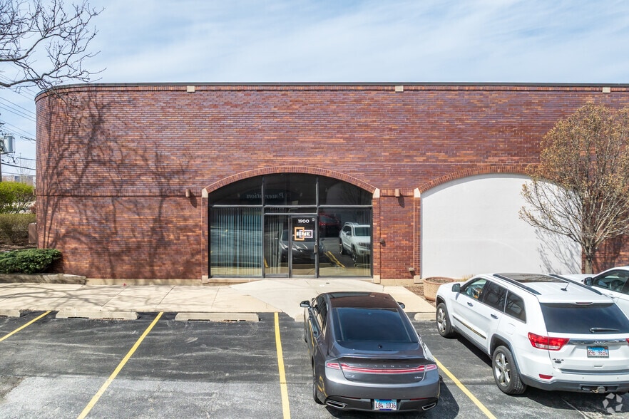 1900-1960 E Devon Ave, Elk Grove Village, IL for lease - Building Photo - Image 3 of 7