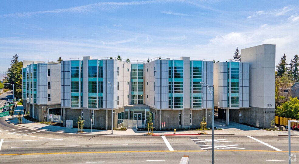 1690 Southwest Expy, San Jose, CA for lease - Primary Photo - Image 1 of 18