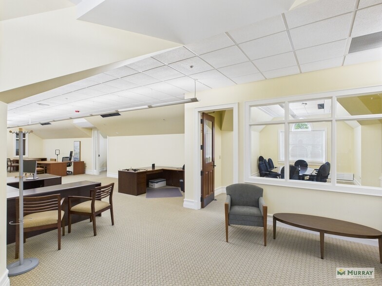 411 W Main St, St Charles, IL à louer - Photo intérieure - Image 2 de 10